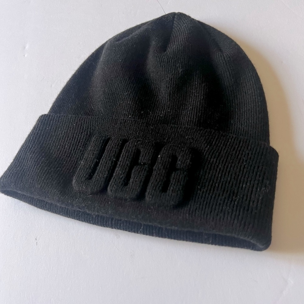 UGG Men's 3D EMBOSSED LOGO BEANIE BLACK NWOT